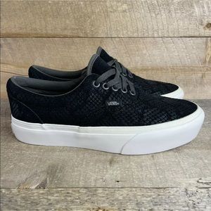 Vans Classic Platform Women's 9 Black Snake Skin Texture Sneakers Lace Up EUC.